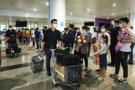 Repatrian a cerca de mil 700 vietnamitas evacuados de Ucrania
