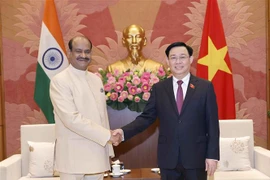 Presidente del Parlamento de Vietnam se reúne con titular de Cámara Baja de India