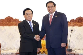 Premier vietnamita dialoga con su homólogo laosiano en Camboya 