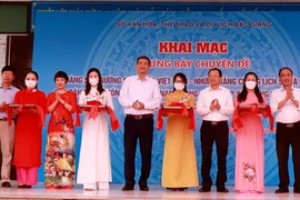 Efectúan exposición sobre archipiélagos vietnamitas en provincia de Bac Giang