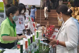 Presentan diversos productos de agricultura limpia en ocasión del Año Nuevo Lunar