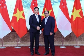 Premier de Vietnam propone medidas para agilizar asociación estratégica con Singapur