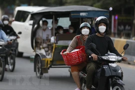 Camboya considera exención de cuarentena para personas con vacunas de refuerzo