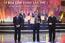 Honrarán obras destacadas en el Premio "La Hoz y el Martillo Dorados"