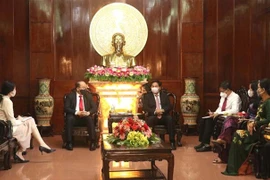 Ciudad de Vietnam espera recibir inversiones de Singapur en sectores potenciales