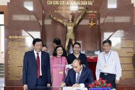 Rememoran en Vietnam aniversario 110 de natalicio del extinto dirigente Pham Hung