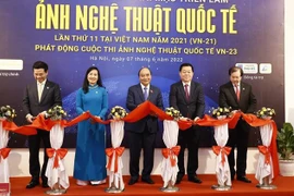 Presidente vietnamita asiste a XI Concurso Internacional de Fotografías Artísticas 