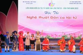 Honran los valores del arte musical Don ca tai tu 