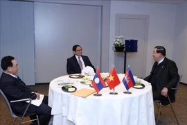 Premier vietnamita entrevista con sus homólogos laosiano y camboyano