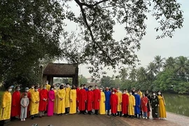 Diplomáticos extranjeros exploran costumbres del Año Nuevo Lunar en Vietnam