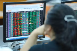 Bolsa de valores de Vietnam cae por debajo de mil 300 puntos