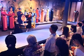 Presentación de patrimonios culturales inmateriales vietnamitas deleita al público