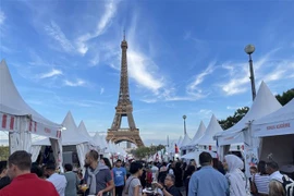 Presentan platos vietnamitas en villa gastronómica internacional en París