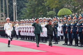 Ministro de Defensa de Laos realiza visita oficial a Vietnam