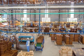Vietnam y Laos apuntan a alcanzar dos mil millones de dólares en comercio bilateral 