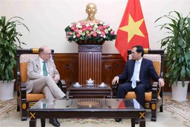 Canciller vietnamita afirma la importancia de relaciones con Suecia