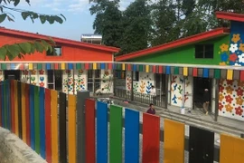 Inauguran primera escuela de plástico reciclado en Vietnam