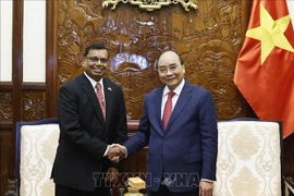 Presidente de Vietnam recibe a embajadores salientes de Sri Lanka y Camboya