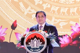 Premier vietnamita asiste al aniversario 65 de visita del Presidente Ho Chi Minh a Ha Tinh 