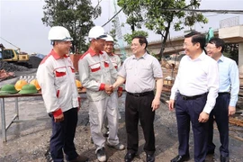 Premier vietnamita insta a garantizar atención a aspiraciones de trabajadores