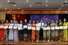  Buscan mejorar habilidades de profesores vietnamitas de lengua materna en exterior