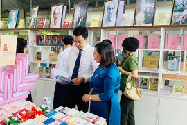 Inauguran galería de libros sobre el Presidente Ho Chi Minh en Hanoi