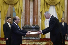 Presidente de Vietnam recibe a nuevos embajadores de Kuwait e Israel 