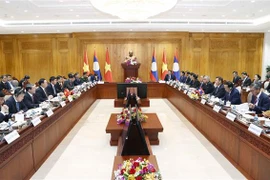 Presidente del Parlamento vietnamita sostiene conversaciones con su homólogo laosiano