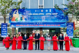 Tienda en bahía de Ha Long muestra soluciones innovadoras para reducir contaminación por plásticos