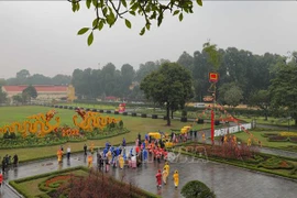 Recrean ceremonias reales en Ciudadela Imperial de Thang Long en Hanoi por el Tet