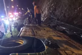 Tailandia: Accidente de autobús deja al menos tres muertos y decenas de heridos