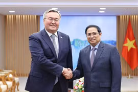 Premier vietnamita recibe al vicepremier y canciller de Kazajstán