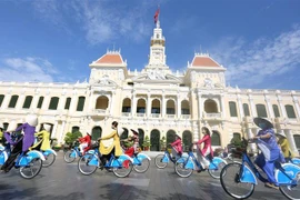 Efectúan en Ciudad Ho Chi Minh desfile de túnica tradicional Ao Dai