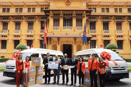Cruz Roja de Vietnam recibe equipos e insumos médicos obsequiados por Omán