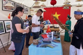 Participa Vietnam en Festival Consular en Francia