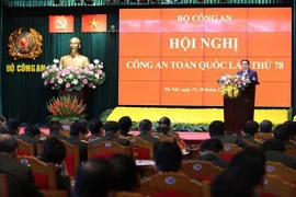 Premier vietnamita alaba aportes de la policía popular a desarrollo nacional