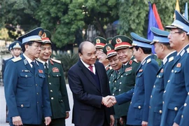 Destacan contribuciones de Fuerza de Defensa Aérea-Antiaérea de Vietnam al desarrollo nacional