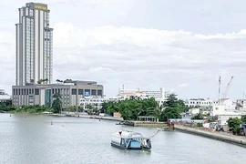 Países Bajos apoya a Vietnam en proyecto piloto de recolección de basura en el río Hau