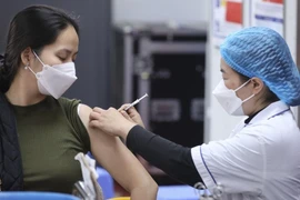 Ministerio de Salud de Vietnam pide acelerar inyección de dosis de refuerzo contra COVID-19 