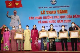 Honran a personas destacadas en movimientos de emulación patriótica en Vietnam