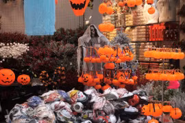 Mercado de juguetes de Halloween recobra su brío habitual en Hanoi