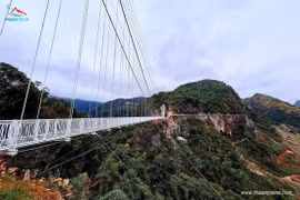 Puente de cristal más largo del mundo en Vietnam cautiva a medios internacionales 