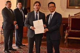 Presidente uruguayo aboga por profundizar más nexos con Vietnam