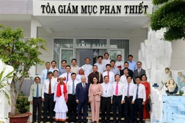 Presidente del Frente de la Patria de Vietnam felicita por la Navidad