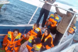 Indonesia: 31 personas rescatadas y 11 desparecidas tras hundimiento de ferry