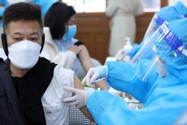 Vietnam entre países con mayor cobertura de vacunación en mundo, según vicepremier