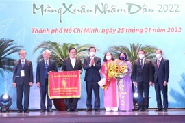 Autoridades de Ciudad Ho Chi Minh transmiten felicitaciones por el Tet a vietnamitas en ultramar