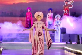 Efectúan Festival Ao Dai de Turismo de Hanoi 2022