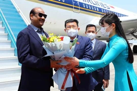 Presidente de la Cámara Baja de India llega a Hanoi para iniciar su visita a Vietnam
