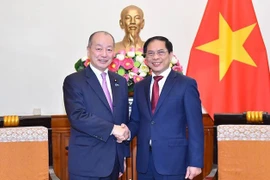 Japón reitera la voluntad de impulsar cooperación multifacética con Vietnam 